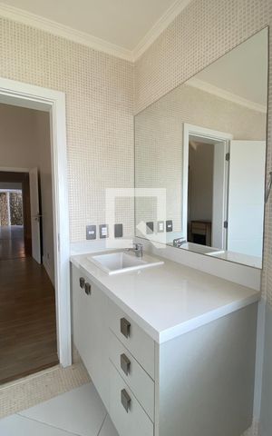 Casa de condomínio à venda com 533m², 4 quartos e 4 vagasBanheiro da Suíte 2