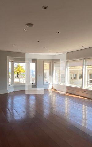 Casa de condomínio à venda com 533m², 4 quartos e 4 vagasSala
