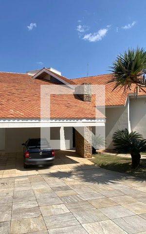 Casa de condomínio à venda com 533m², 4 quartos e 4 vagasFachada