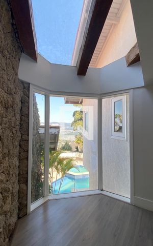 Casa de condomínio à venda com 533m², 4 quartos e 4 vagasSala de TV