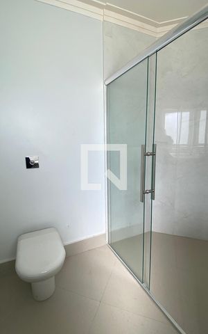 Casa de condomínio à venda com 533m², 4 quartos e 4 vagasBanheiro da Suíte 3