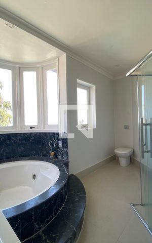 Casa de condomínio à venda com 533m², 4 quartos e 4 vagasBanheiro da Suíte 1