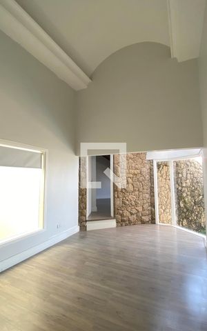 Casa de condomínio à venda com 533m², 4 quartos e 4 vagasSala de TV