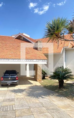 Casa de condomínio à venda com 533m², 4 quartos e 4 vagasFachada