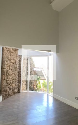 Casa de condomínio à venda com 533m², 4 quartos e 4 vagasSala de TV