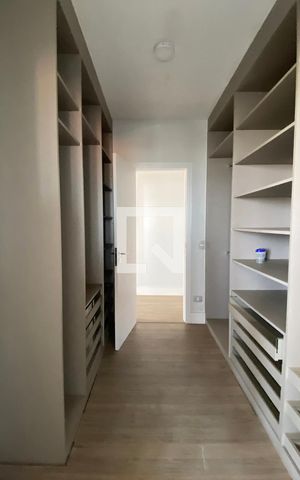 Casa de condomínio à venda com 533m², 4 quartos e 4 vagasCloset da suíte 1