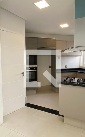 Casa de condomínio à venda com 533m², 4 quartos e 4 vagasCozinha