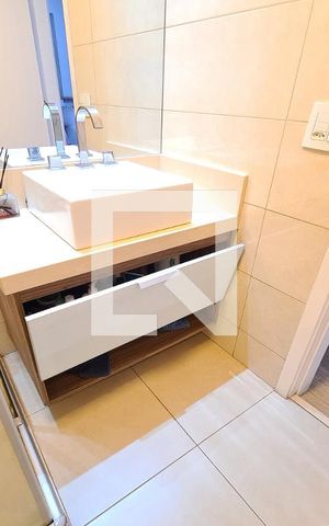 Apartamento à venda com 56m², 2 quartos e 1 vaga Apartamento à venda com 56m², 2 quartos e 1 vagaBanheiro