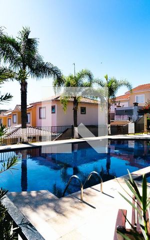 Casa de condomínio à venda com 72m², 2 quartos e 1 vagaÁrea comum - Piscina