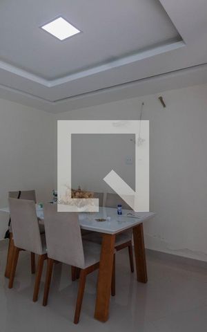 Casa à venda com 400m², 4 quartos e 2 vagas Casa à venda com 400m², 4 quartos e 2 vagasSala
