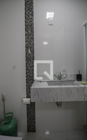 Casa à venda com 400m², 4 quartos e 2 vagas Casa à venda com 400m², 4 quartos e 2 vagasBanheiro