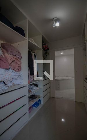 Casa à venda com 400m², 4 quartos e 2 vagas Casa à venda com 400m², 4 quartos e 2 vagasQuarto 3