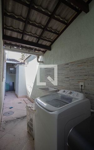 Casa à venda com 400m², 4 quartos e 2 vagas Casa à venda com 400m², 4 quartos e 2 vagasÁrea de Serviço