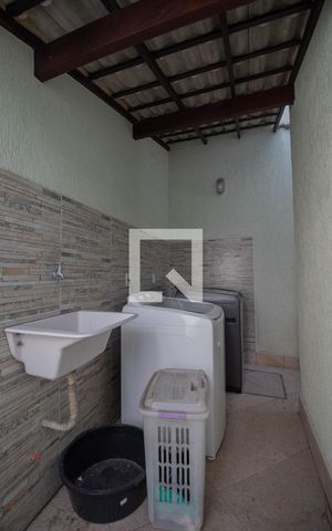 Casa à venda com 400m², 4 quartos e 2 vagas Casa à venda com 400m², 4 quartos e 2 vagasÁrea de Serviço