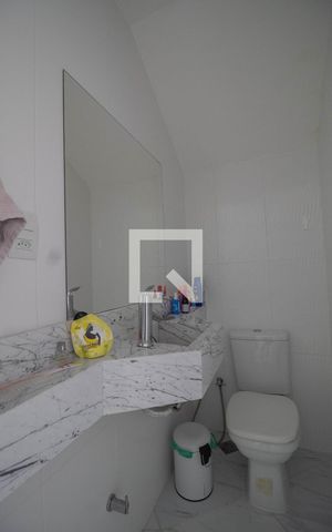 Casa à venda com 400m², 4 quartos e 2 vagas Casa à venda com 400m², 4 quartos e 2 vagasBanheiro