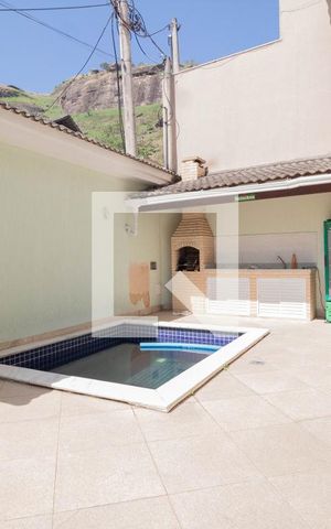 Casa à venda com 400m², 4 quartos e 2 vagas Casa à venda com 400m², 4 quartos e 2 vagasÁrea Externa