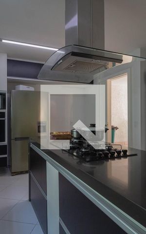Casa à venda com 400m², 4 quartos e 2 vagas Casa à venda com 400m², 4 quartos e 2 vagasCozinha