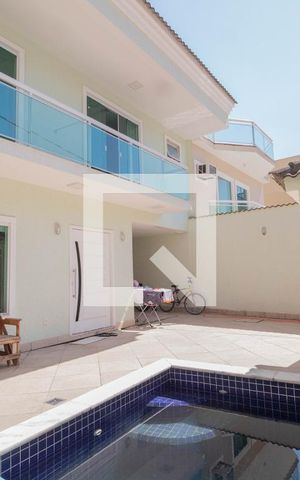Casa à venda com 400m², 4 quartos e 2 vagas Casa à venda com 400m², 4 quartos e 2 vagasÁrea Externa