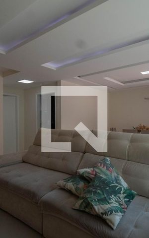 Casa à venda com 400m², 4 quartos e 2 vagas Casa à venda com 400m², 4 quartos e 2 vagasSala
