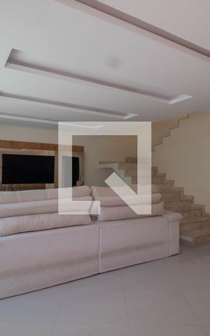 Casa à venda com 400m², 4 quartos e 2 vagas Casa à venda com 400m², 4 quartos e 2 vagasSala