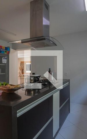 Casa à venda com 400m², 4 quartos e 2 vagas Casa à venda com 400m², 4 quartos e 2 vagasCozinha