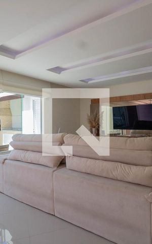 Casa à venda com 400m², 4 quartos e 2 vagas Casa à venda com 400m², 4 quartos e 2 vagasSala