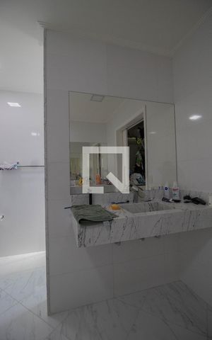 Casa à venda com 400m², 4 quartos e 2 vagas Casa à venda com 400m², 4 quartos e 2 vagasBanheiro do Quarto 3