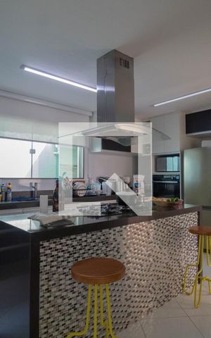 Casa à venda com 400m², 4 quartos e 2 vagas Casa à venda com 400m², 4 quartos e 2 vagasCozinha
