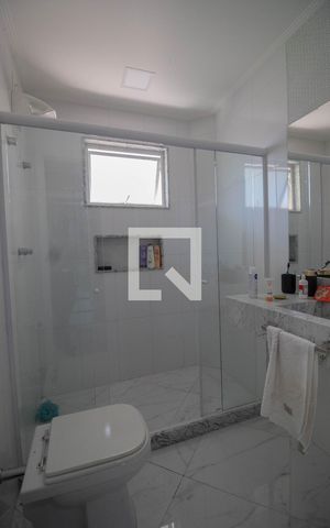 Casa à venda com 400m², 4 quartos e 2 vagas Casa à venda com 400m², 4 quartos e 2 vagasBanheiro do Quarto 1
