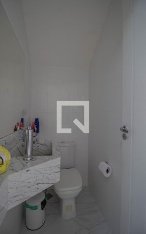 Casa à venda com 400m², 4 quartos e 2 vagas Casa à venda com 400m², 4 quartos e 2 vagasBanheiro
