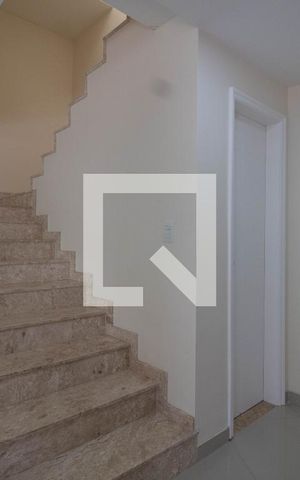 Casa à venda com 400m², 4 quartos e 2 vagas Casa à venda com 400m², 4 quartos e 2 vagasSala