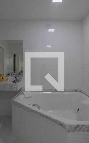 Casa à venda com 400m², 4 quartos e 2 vagas Casa à venda com 400m², 4 quartos e 2 vagasBanheiro do Quarto 3