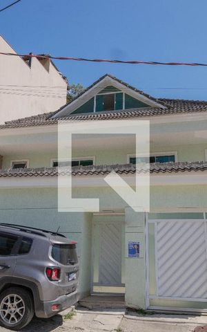 Casa à venda com 400m², 4 quartos e 2 vagas Casa à venda com 400m², 4 quartos e 2 vagasFachada