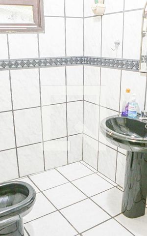 Casa à venda com 212m², 3 quartos e 2 vagas Casa à venda com 212m², 3 quartos e 2 vagasBanheiro
