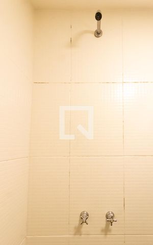 Casa de condomínio para alugar com 40m², 1 quarto e sem vaga Casa de condomínio para alugar com 40m², 1 quarto e sem vagaDetalhe do banheiro