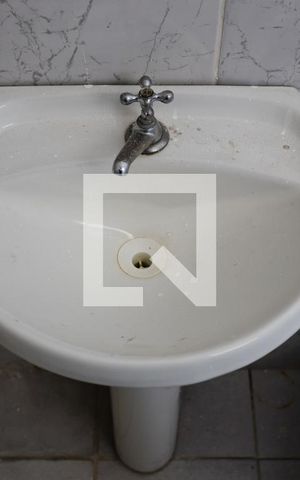 Casa para alugar com 42m², 1 quarto e 1 vagaBanheiro