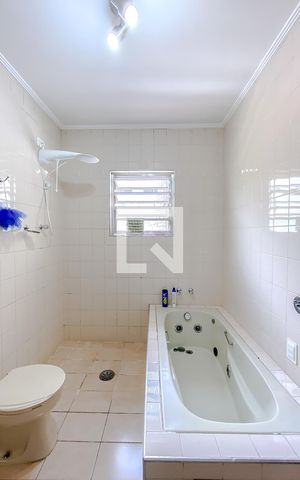 Casa para alugar com 300m², 4 quartos e 3 vagasBanheiro da Suíte
