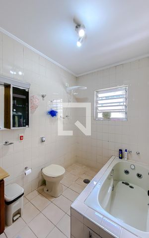 Casa para alugar com 300m², 4 quartos e 3 vagasBanheiro da Suíte