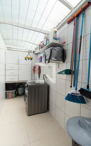 Casa à venda com 187m², 3 quartos e sem vagaÁrea de Serviço