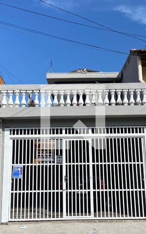 Casa à venda com 120m², 3 quartos e 1 vagaFachada