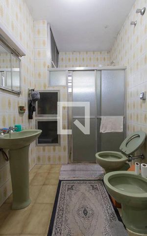 Casa à venda com 205m², 3 quartos e 5 vagas Casa à venda com 205m², 3 quartos e 5 vagasBanheiro Suíte