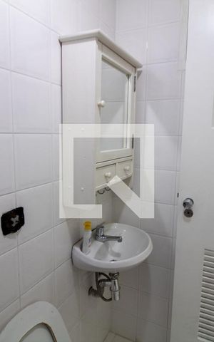 Apartamento à venda com 213m², 3 quartos e 4 vagas Apartamento à venda com 213m², 3 quartos e 4 vagasBanheiro de Serviço