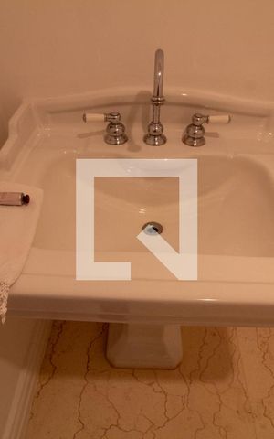 Apartamento à venda com 213m², 3 quartos e 4 vagas Apartamento à venda com 213m², 3 quartos e 4 vagasLavabo