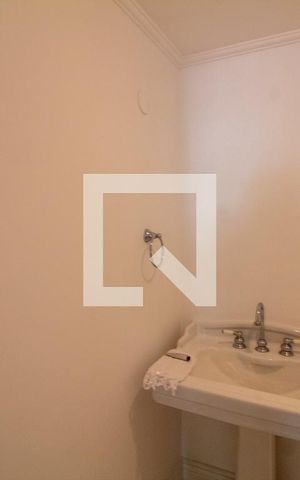 Apartamento à venda com 213m², 3 quartos e 4 vagas Apartamento à venda com 213m², 3 quartos e 4 vagasLavabo