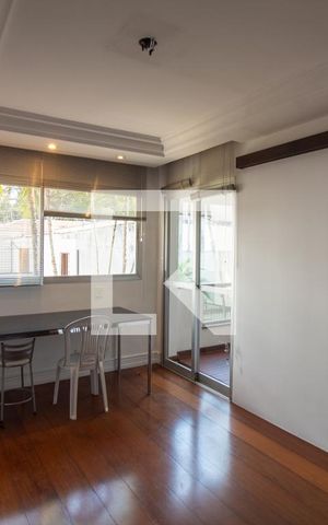 Apartamento à venda com 213m², 3 quartos e 4 vagas Apartamento à venda com 213m², 3 quartos e 4 vagasEscritório