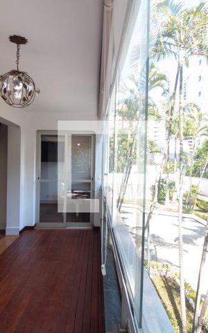 Apartamento à venda com 213m², 3 quartos e 4 vagas Apartamento à venda com 213m², 3 quartos e 4 vagasTerraço