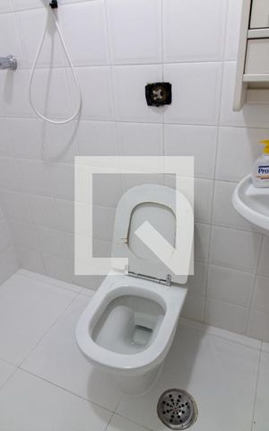 Apartamento à venda com 213m², 3 quartos e 4 vagas Apartamento à venda com 213m², 3 quartos e 4 vagasBanheiro de Serviço
