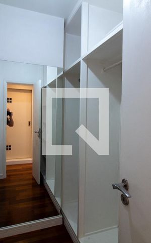 Apartamento à venda com 213m², 3 quartos e 4 vagas Apartamento à venda com 213m², 3 quartos e 4 vagasCloset da suíte 3