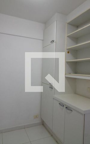 Apartamento à venda com 213m², 3 quartos e 4 vagas Apartamento à venda com 213m², 3 quartos e 4 vagasQuarto de Serviço