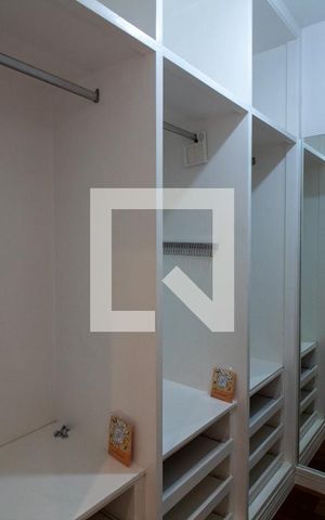 Apartamento à venda com 213m², 3 quartos e 4 vagas Apartamento à venda com 213m², 3 quartos e 4 vagasCloset da suíte 3